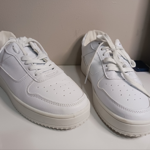 Women no boundary all white platform sneakers, size 10, white - Picture 2 of 6